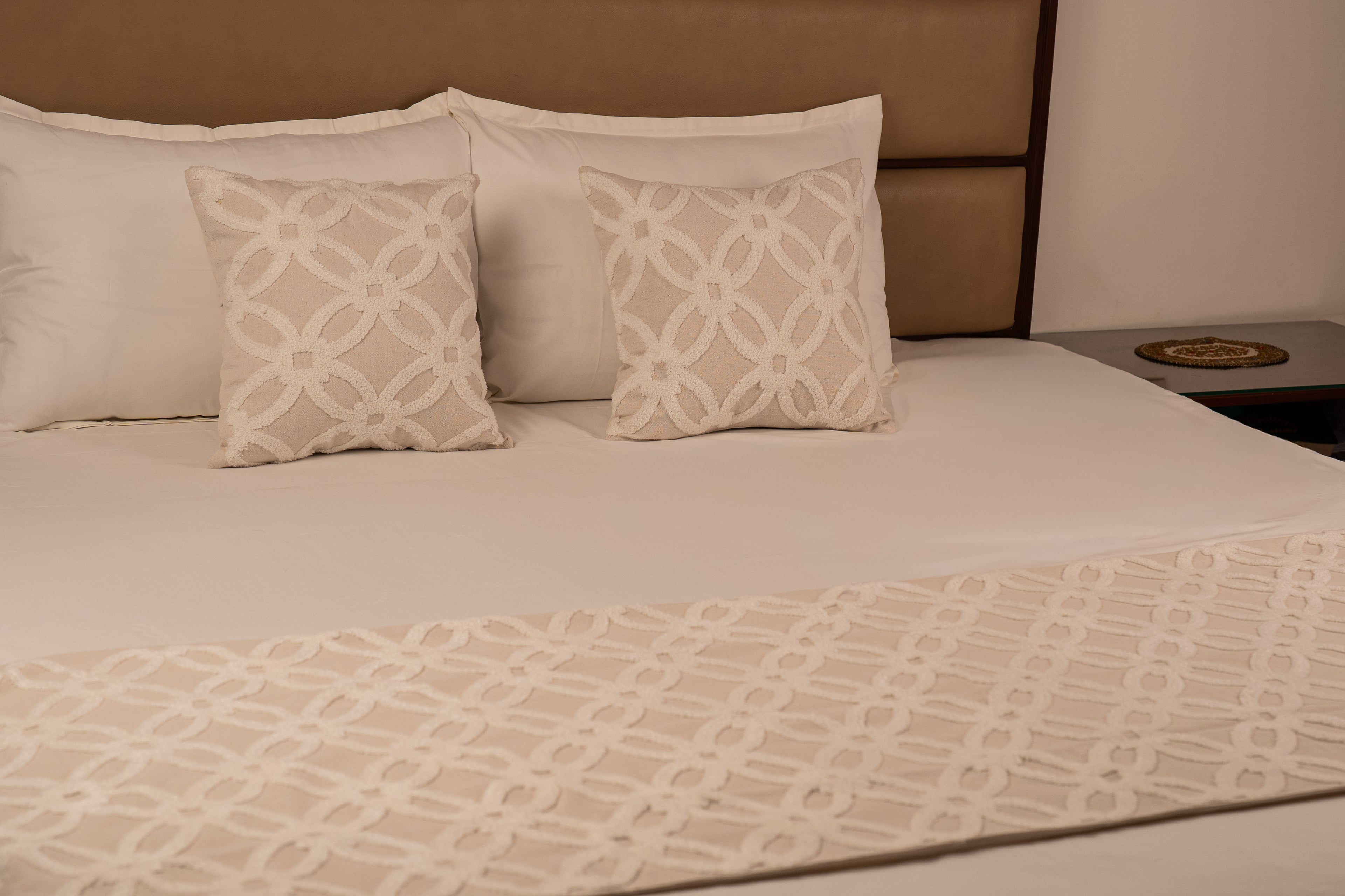 White Luxury XO Bed Runner