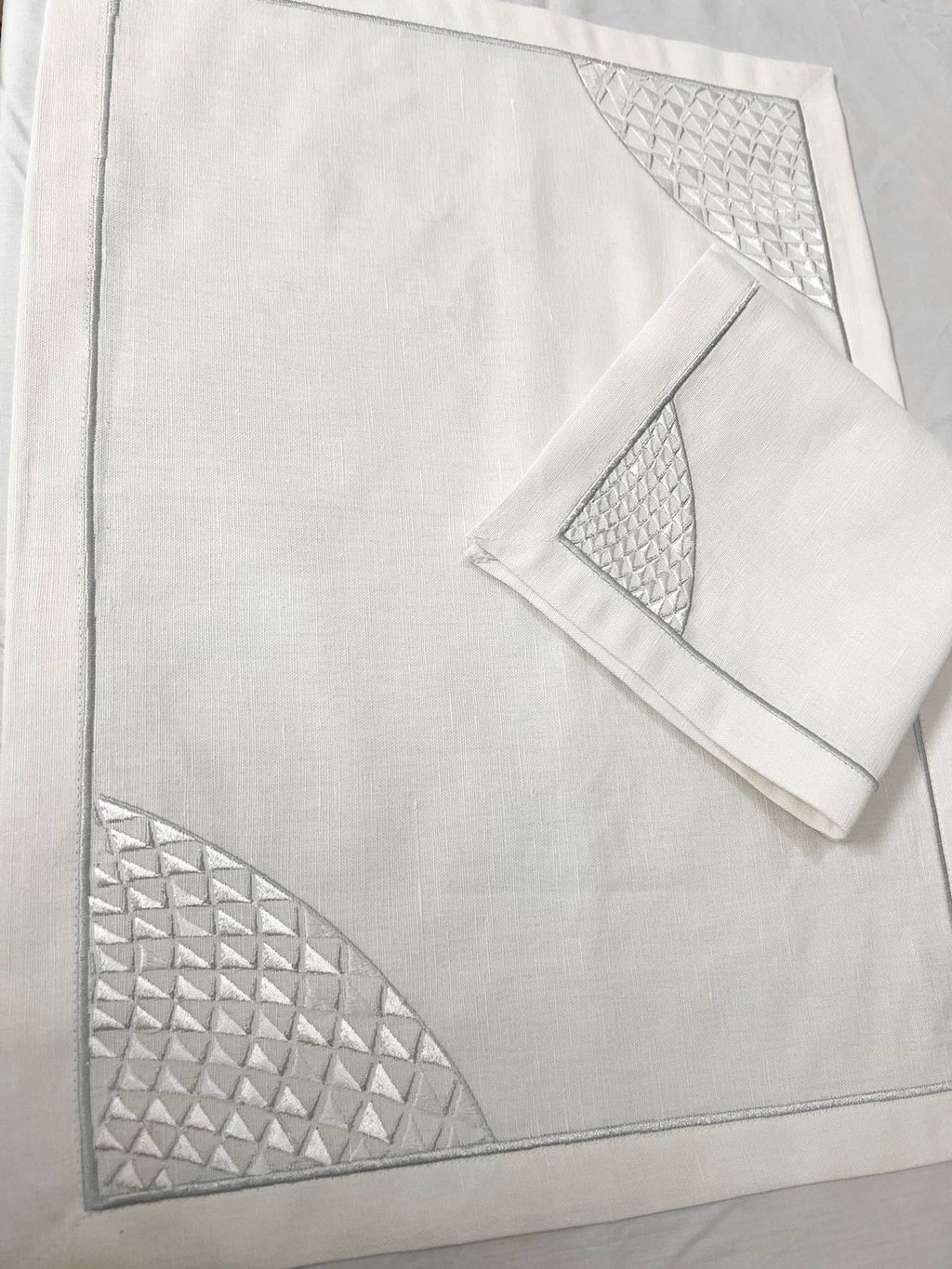 Plate Model Luxury Embroidered Table Linen Collection – 100% Egyptian Cotton & Linen