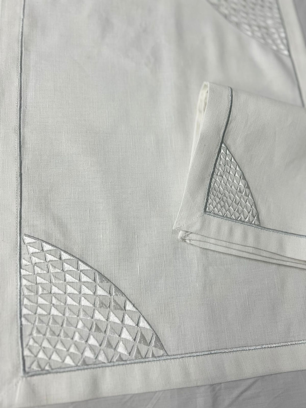 Plate Model Luxury Embroidered Table Linen Collection – 100% Egyptian Cotton & Linen