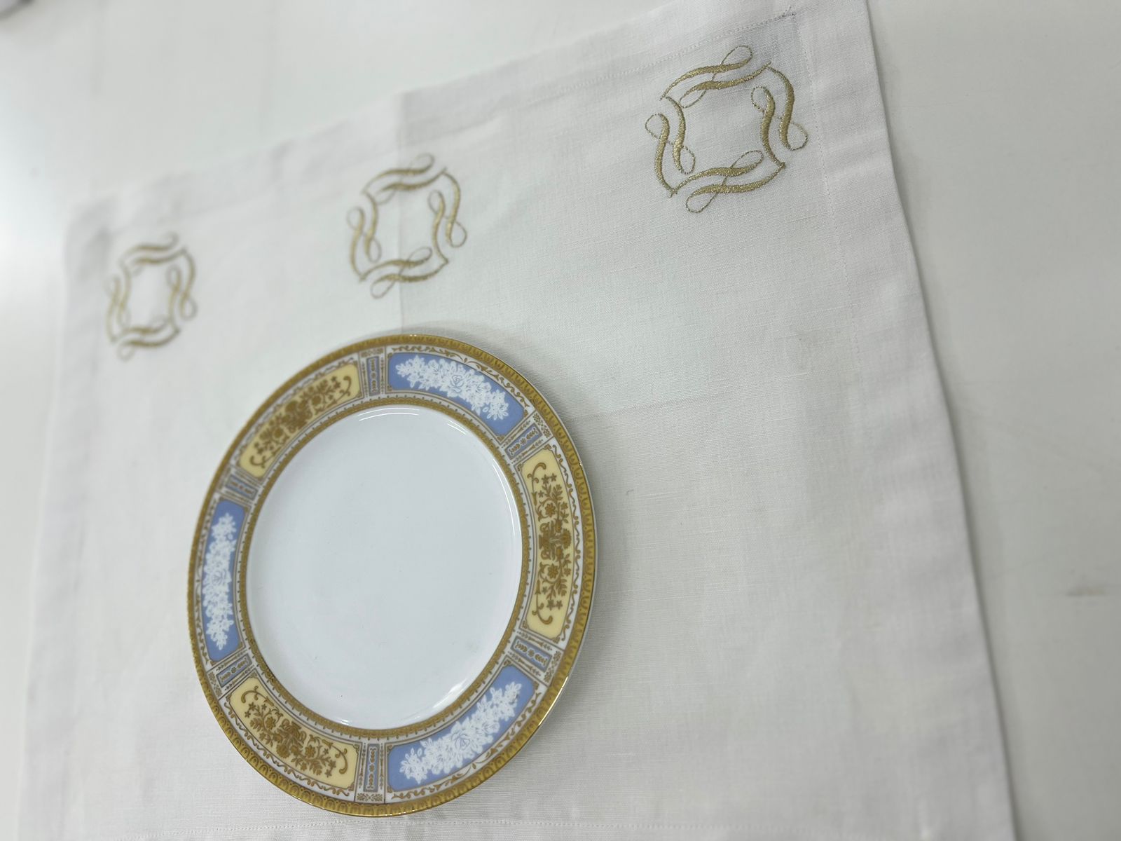 Sqouer Motif Luxury Embroidered Table Linen Collection – 100% Egyptian Cotton & Linen